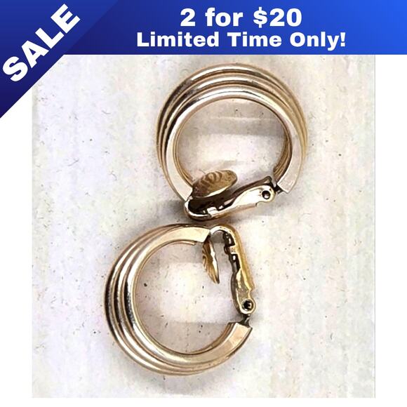 [Sale: 2 for $20!] Elegant Monet Gold-Toned Clip-On Earrings Excellent Condition - Picture 1 of 6